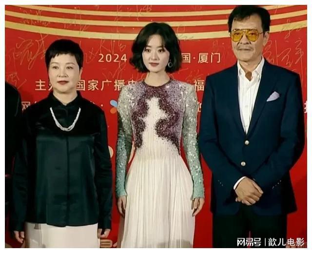 黃楊鈿甜成人禮戴的耳環230萬