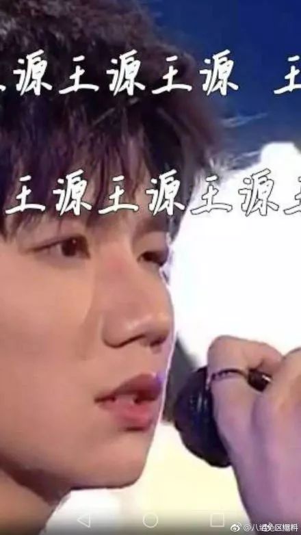 徐子堯演唱時疑似有蟲子爬到臉上
