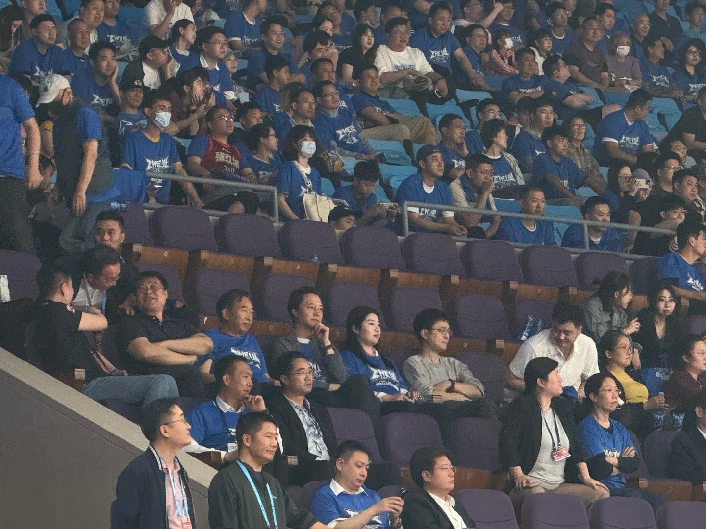 馬龍一家四口觀戰CBA總決賽