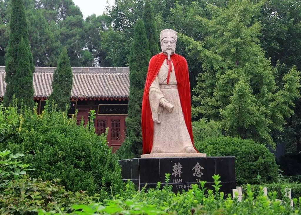 爬大雁塔韓愈雕像