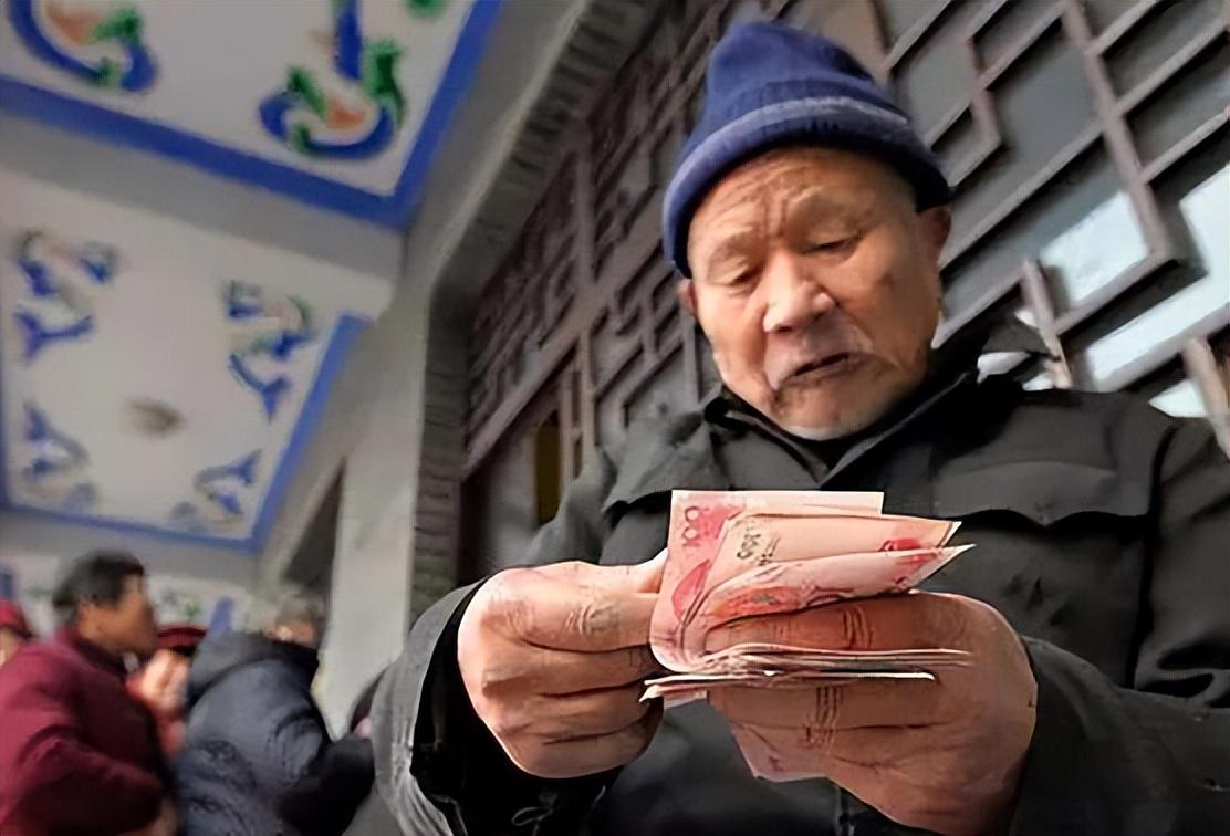 病重老人被要求親自取錢在銀行去世