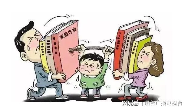 百色教育局通報家長抱嬰兒站護學崗