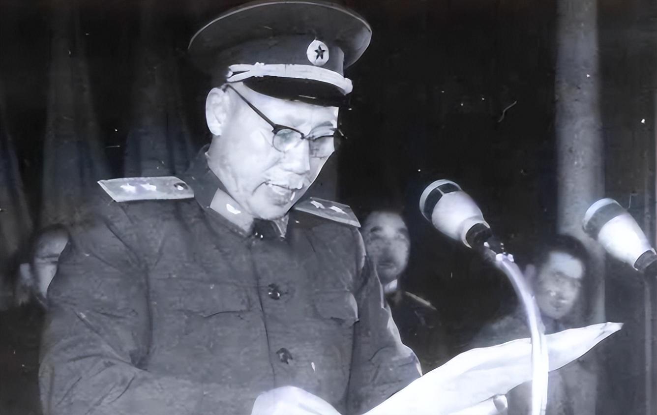 網(wǎng)友質(zhì)疑老人銀行取款身亡系碰瓷