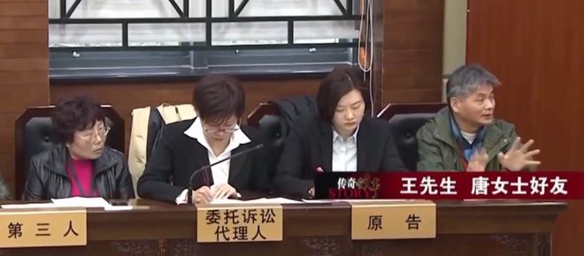評論員談病重老人在銀行取錢時去世