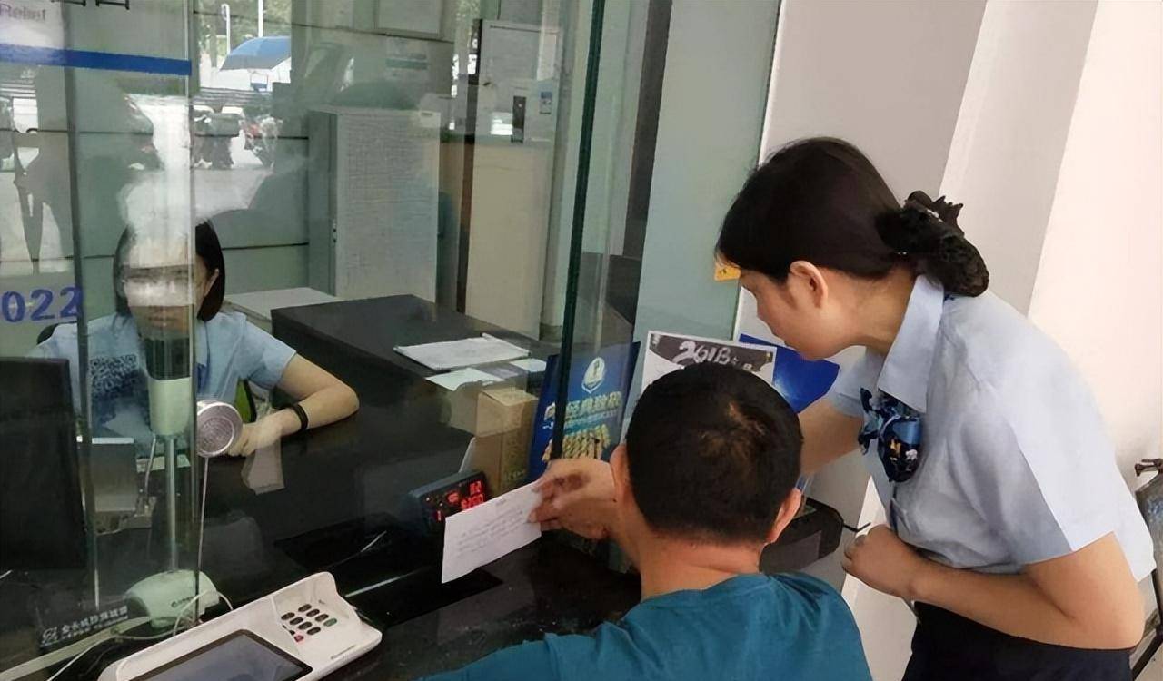 "病重老人取錢死于銀行"暴露了什么