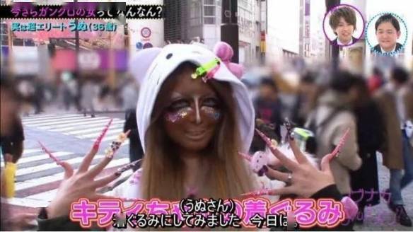高鐵啟動時女子突然沖出被門夾住