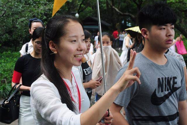男子報團(tuán)旅游遭女團(tuán)友“誘惑”秒拒