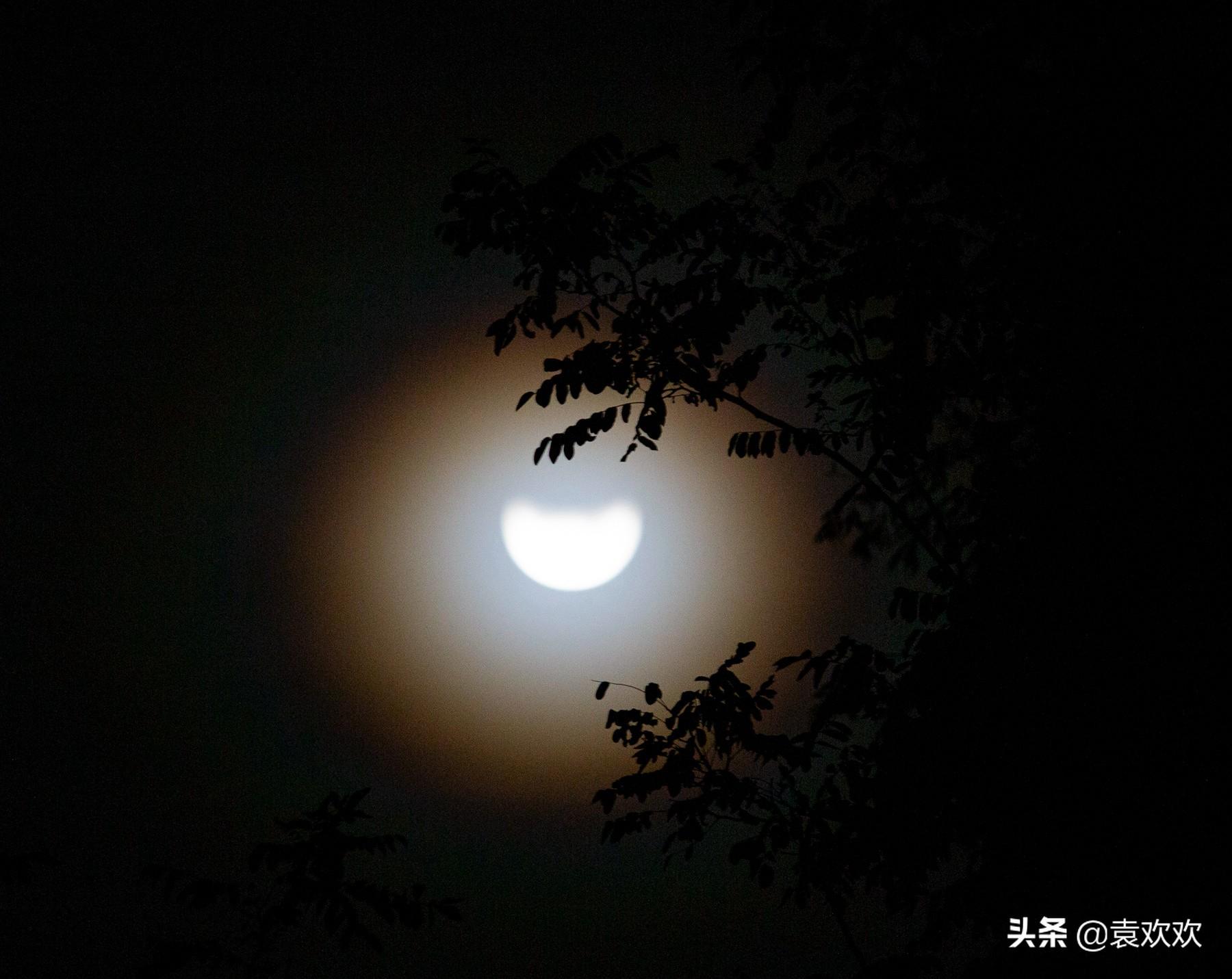 新疆多地現(xiàn)不明飛行物：和月亮一樣亮