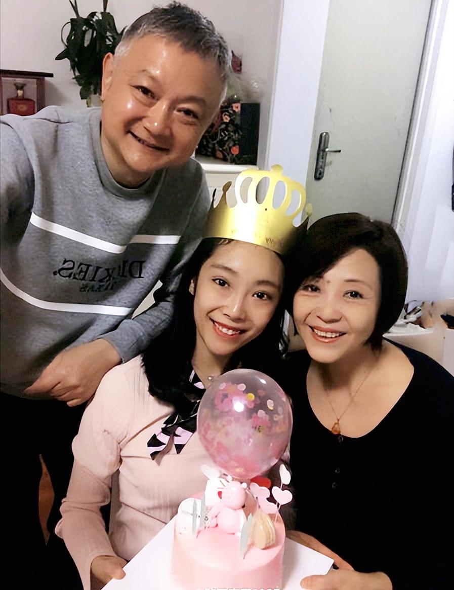 女子坐牢10年出獄時父母已病逝