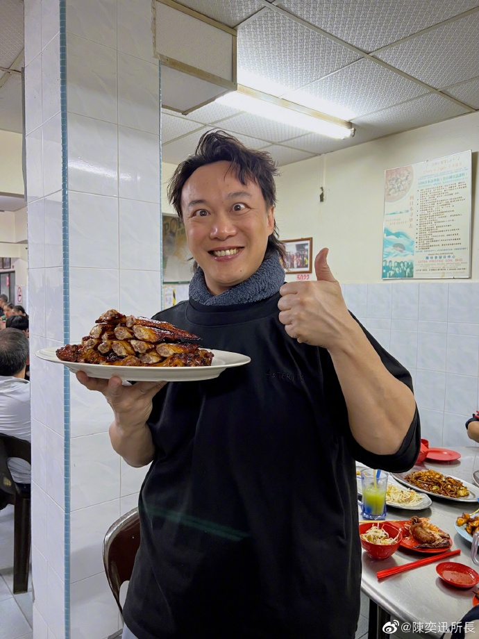 陳奕迅曬照報平安:復(fù)活后先吃肉