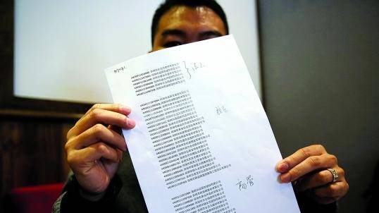 男子為520第一個(gè)領(lǐng)證排一夜隊(duì)