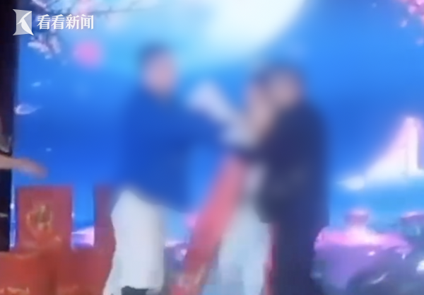 男子在脫口秀劇場猥褻女演員被行拘