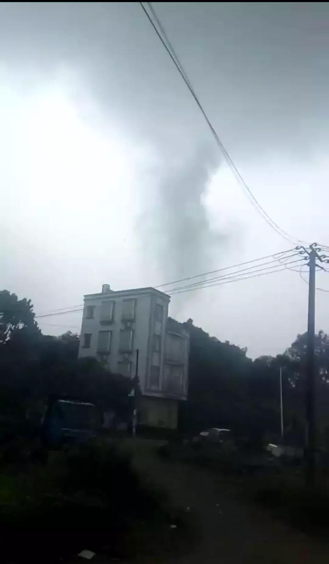 廣東茂名出現龍卷風