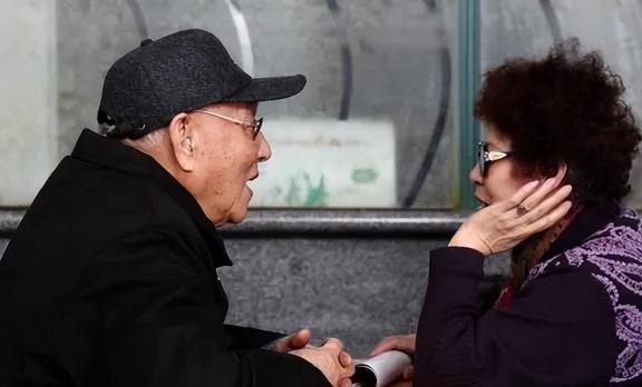 84歲老人替閨蜜相親