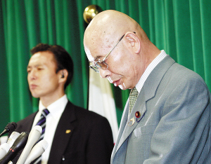 日本農林水產大臣遞交辭呈