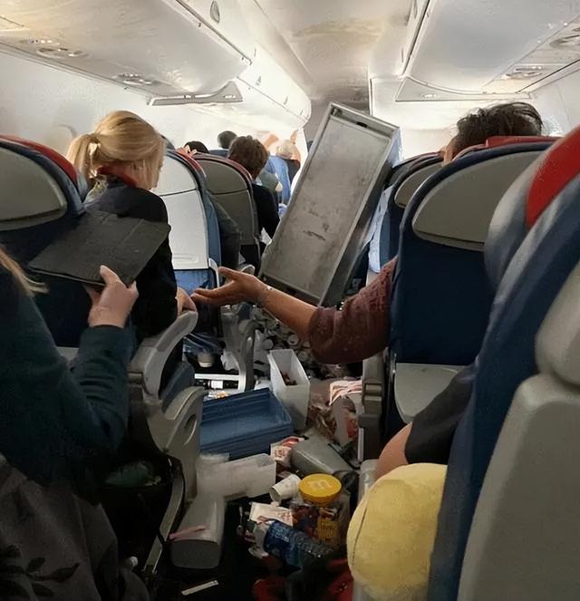 客機觸地復飛再降落 不少乘客嘔吐