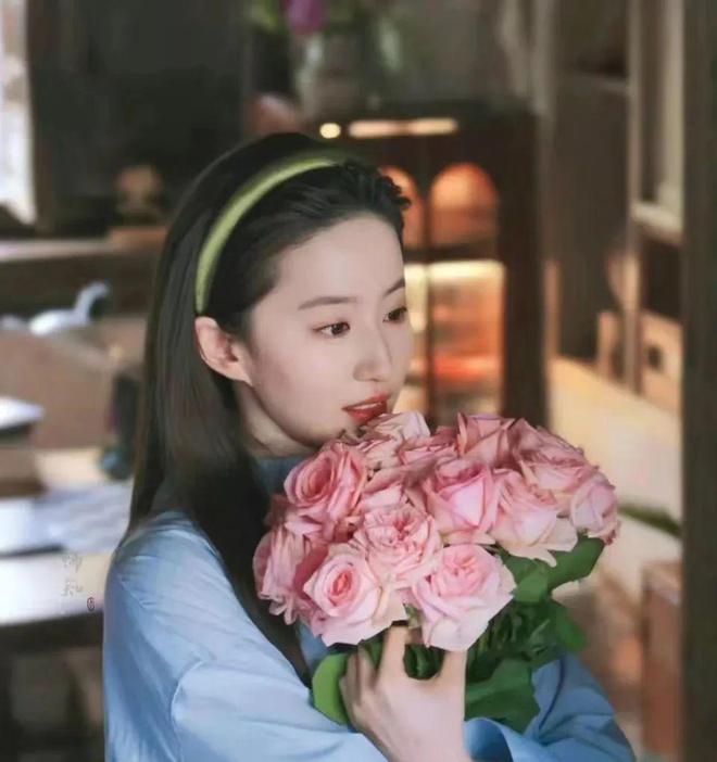 劉亦菲收了我親手鉤的黃玫瑰