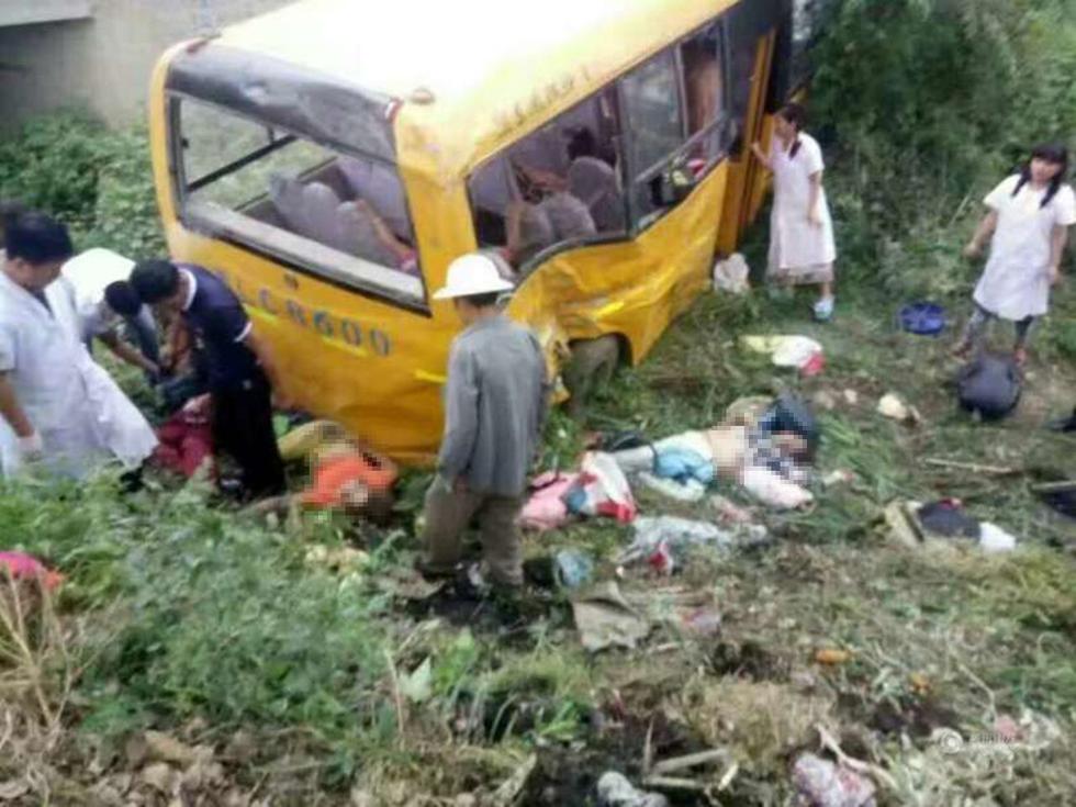 校車爆炸致5死40傷