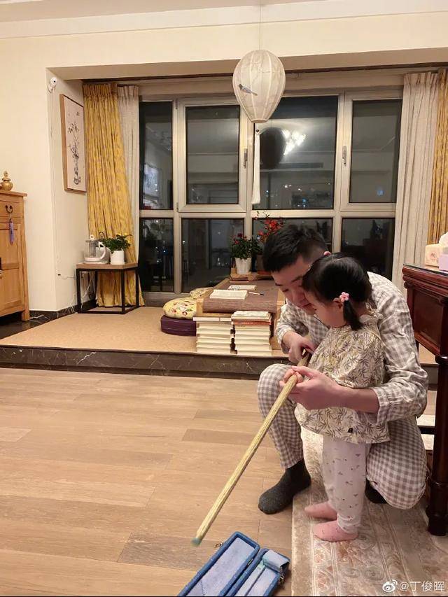 父親賣5套房送兩兒子留洋學球