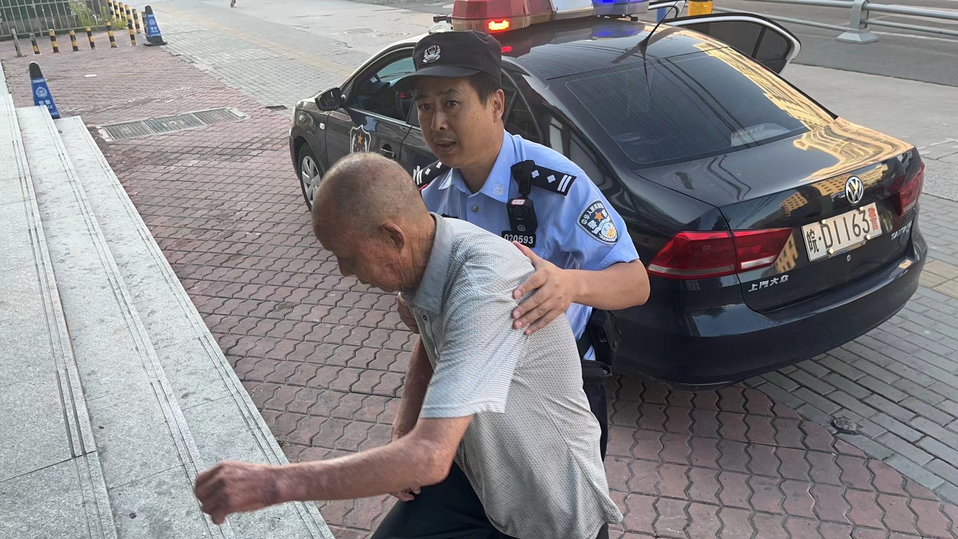 民警關(guān)心老人 一查竟是28年前命案犯