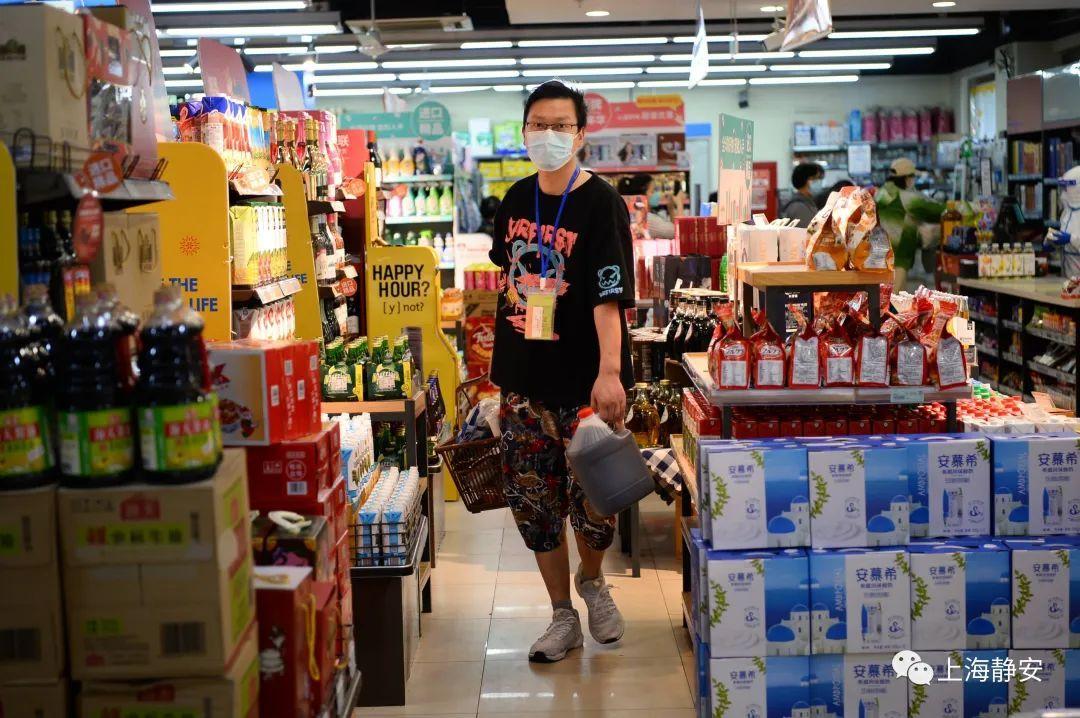 孤老去世留下房產(chǎn)鄰居要求分一半