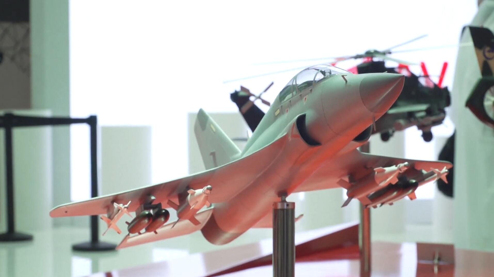 媒體：殲-10CE登上中國展臺C位