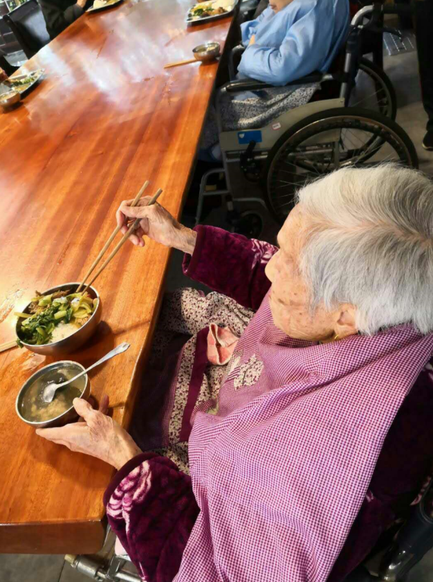 老太養老院嗆飯離世