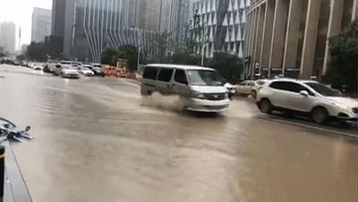 突發(fā)！武昌車站因暴雨被淹，現(xiàn)場一片狼藉！最新救援進(jìn)展曝光