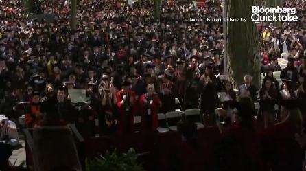 震驚！美國政府禁止哈佛大學招收外國學生，全球教育界嘩然！