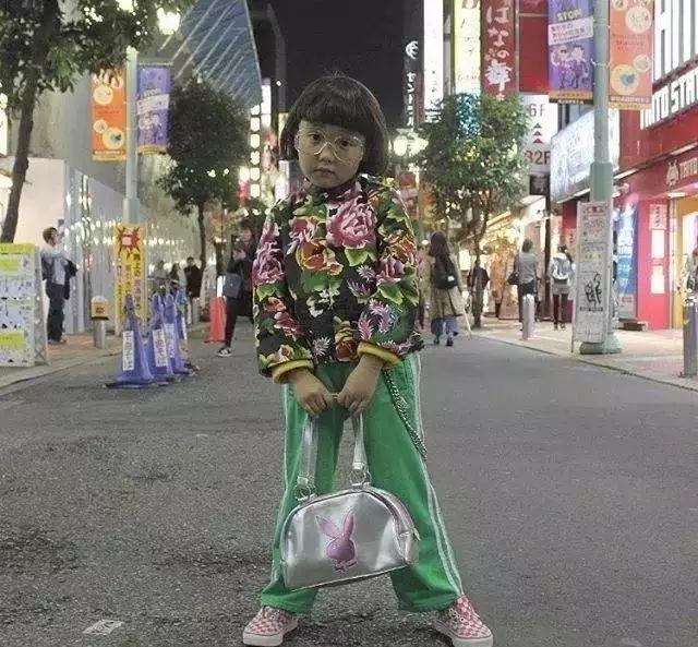 "震驚！博主稱不穿校服上學天塌不下來，教育界炸鍋了！"