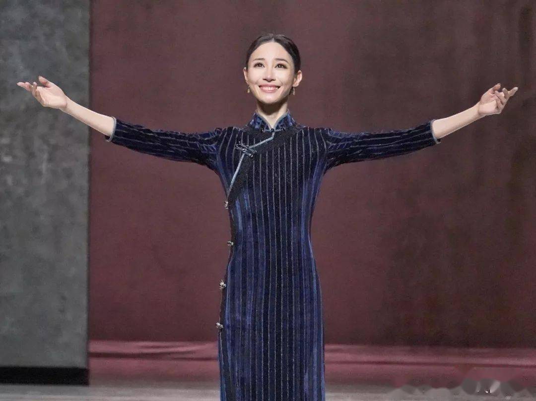 震撼！朱潔靜春晚前放化療25次，背后故事令人淚目