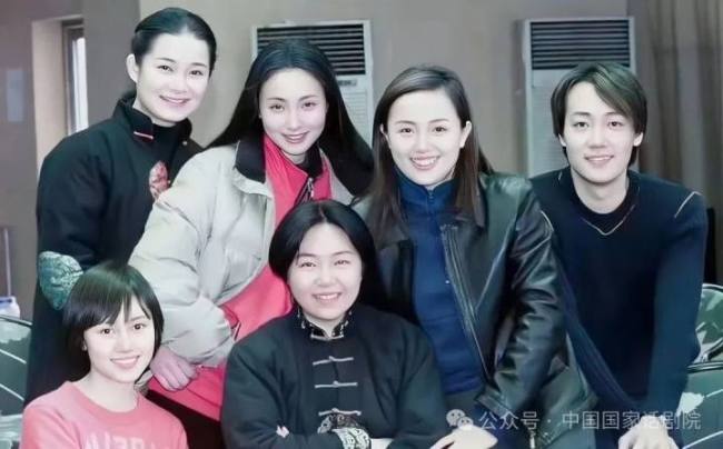 淚目！黃磊佟大為等70余人深情追憶朱媛媛，背后故事令人動容