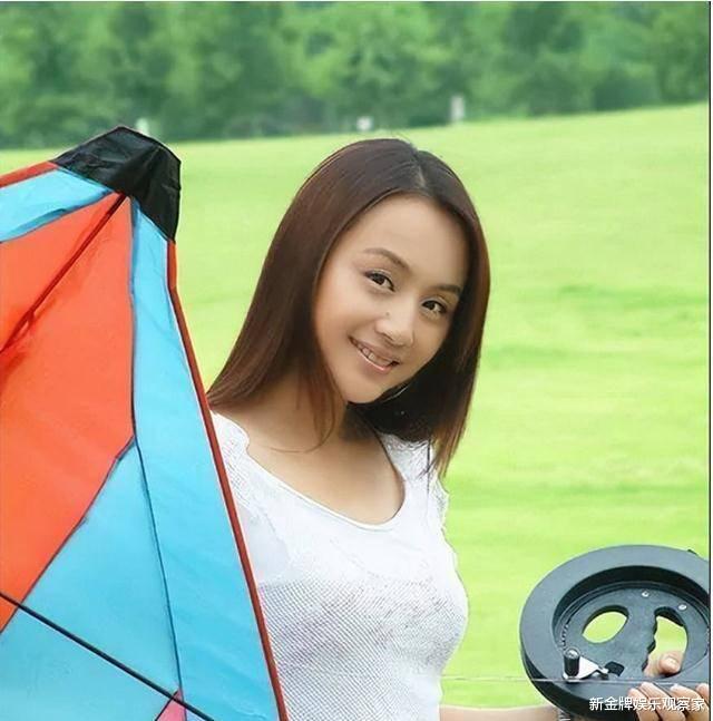 震驚！曹穎患胃癌消息曝光，她將如何面對(duì)這場(chǎng)生死考驗(yàn)？
