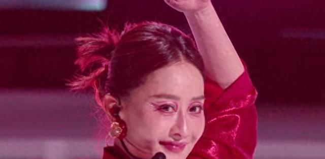 震驚！陳德容自曝《浪姐6》表演只是"跳了個大概"，網友炸鍋了！