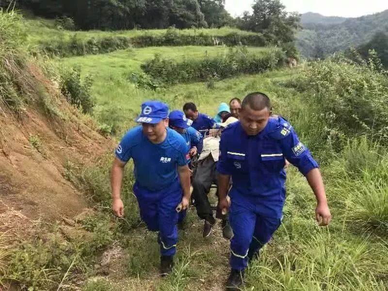 奇跡生還！老人深山走失6天，救援隊靠這招成功尋回