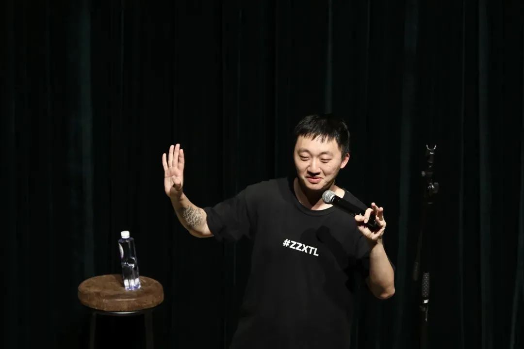 大V怒批特朗普“關(guān)稅風暴”只是政治表演？背后真相令人震驚！