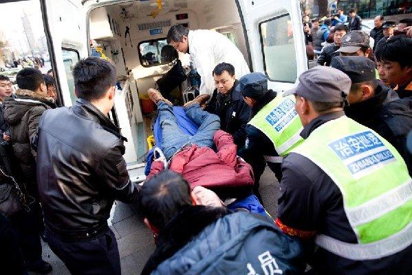 震驚！下班高峰持刀傷17人事件背后，隱藏著怎樣的社會警示？