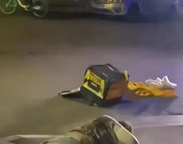 悲痛！男孩離家出走后父親送外賣車禍去世一個家庭的破碎與警示