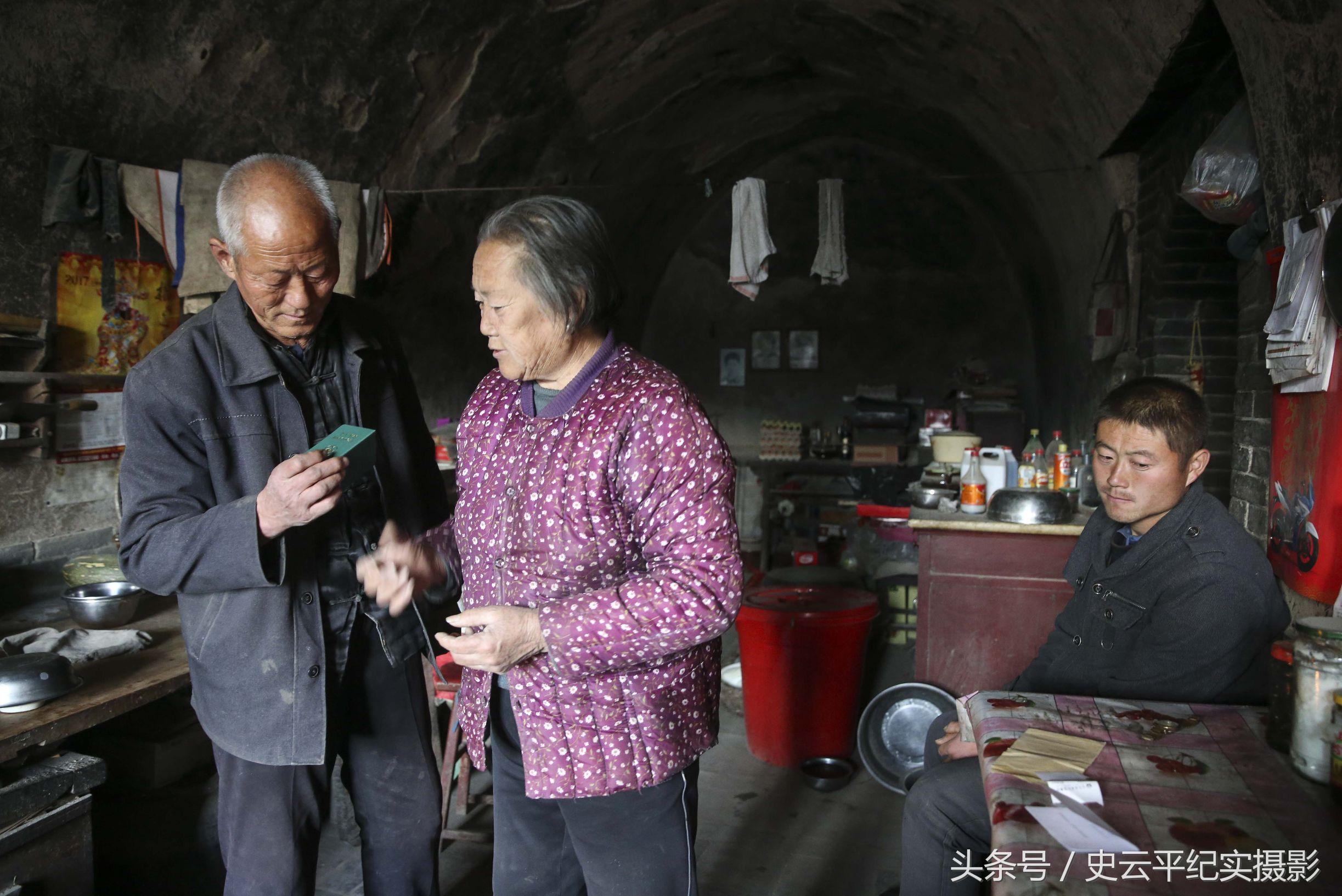 "揪心！3歲寶寶渾身傷卻更擔心遇車禍的媽媽，背后真相讓人淚目"