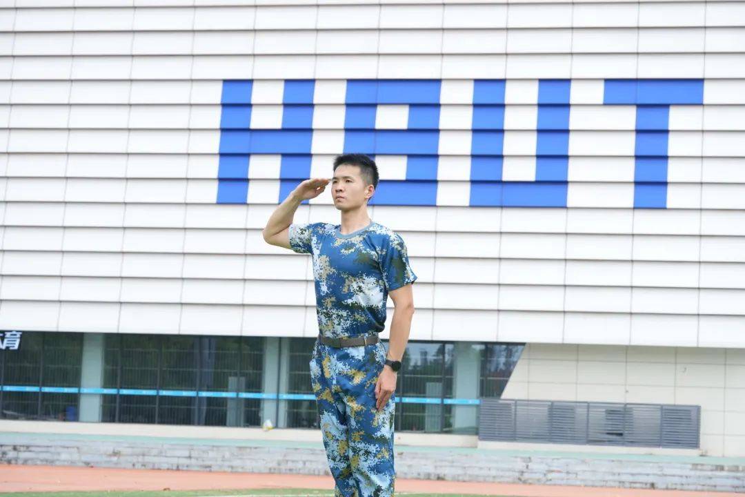 ??爆款揭秘！被237萬網友嚴選的新生軍訓服長啥樣？看完直呼太驚艷！