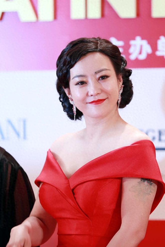 郝蕾不紅就是原罪，紅了怎么都對？揭秘娛樂圈的殘酷生存法則