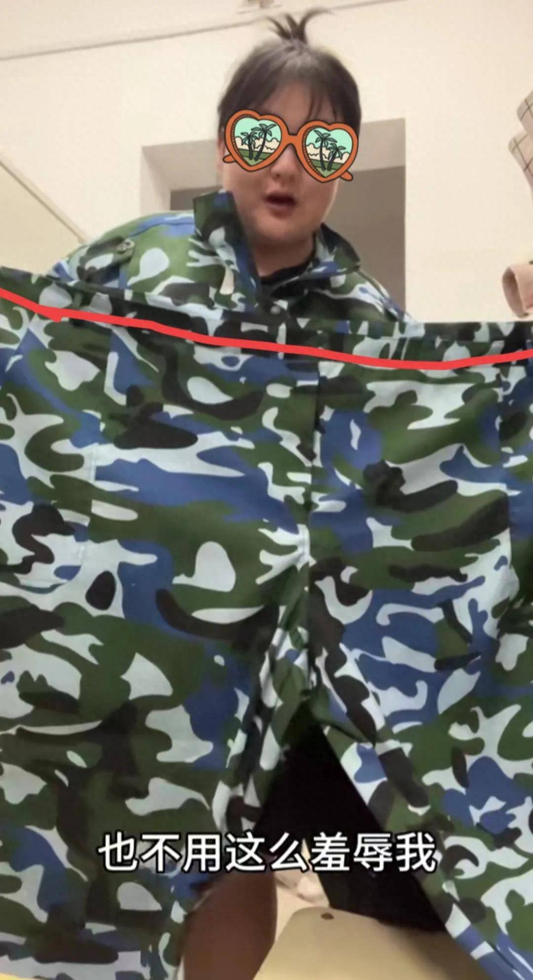 "300萬人票選'史上最丑軍訓服'引熱議！新生崩潰我的青春塌方了！"