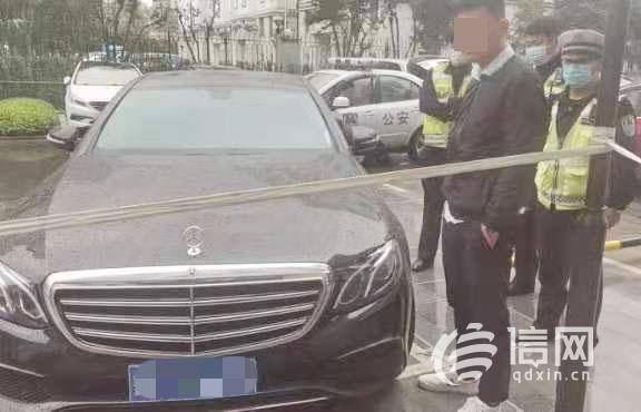 震驚！奔馳司機路怒癥爆發(fā)，竟用高爾夫球桿狂砸前車！已被刑拘！